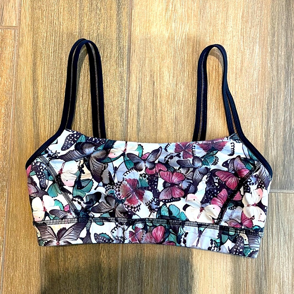 Lululemon Sports Bra w/Butterfly pattern - Size 4